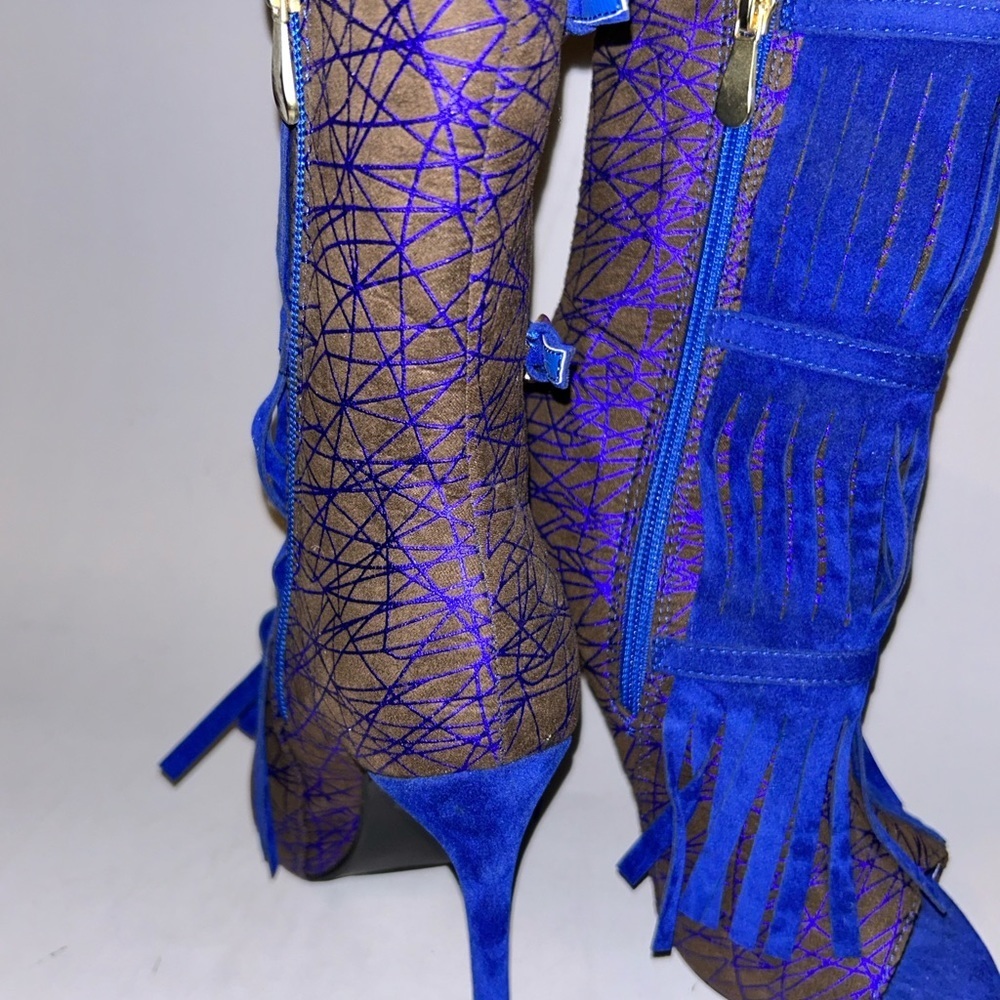 Boots - Picture 3 of 4